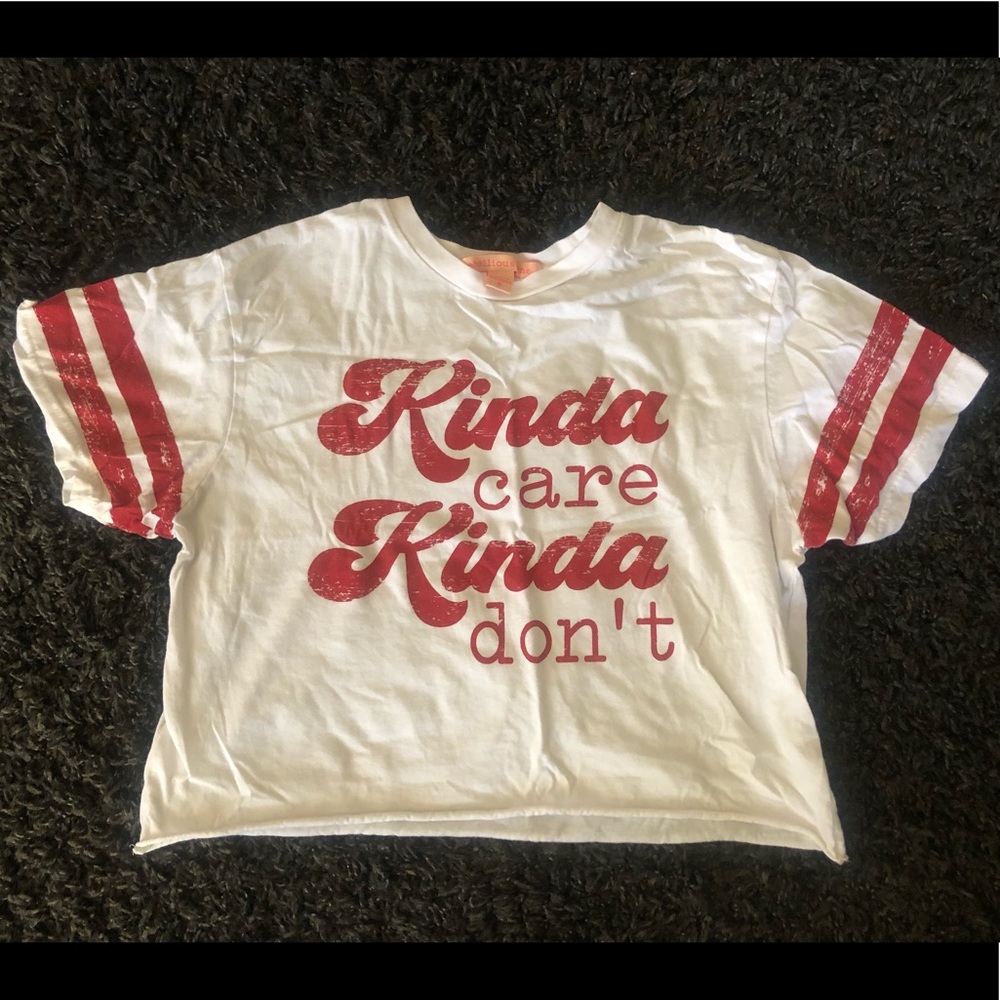 Tee with saying “kinda care kinda don’t” size M